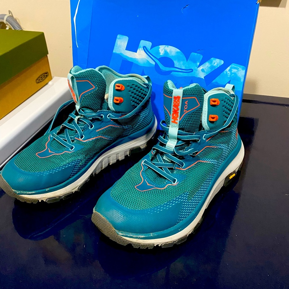 Hoka hiking boots sz10